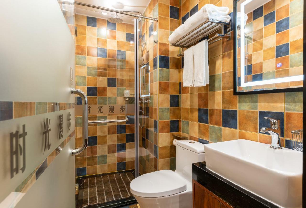 Nostalgia Hotel Near Prince Gong'S Mansion- Beihai Park, Tian'Anmen Square, Nanluoguxiang Hutong, Huguosi Hutong Snack Street, 5 Minutes Walk Away From Ping'Anli Subway Station, Free Ice Cream And Laundry Service,English Communication Well Beijing Exterior photo