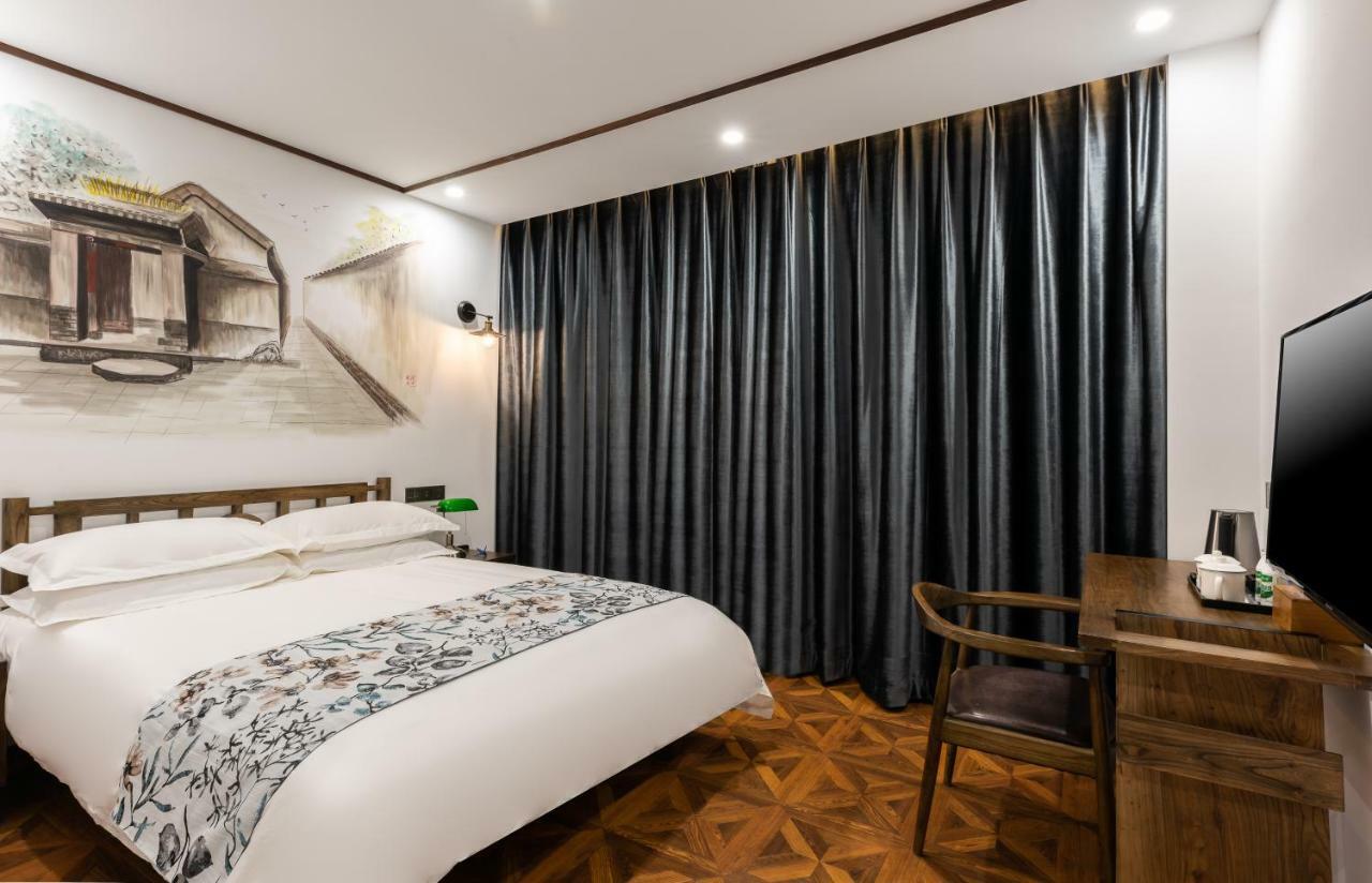 Nostalgia Hotel Near Prince Gong'S Mansion- Beihai Park, Tian'Anmen Square, Nanluoguxiang Hutong, Huguosi Hutong Snack Street, 5 Minutes Walk Away From Ping'Anli Subway Station, Free Ice Cream And Laundry Service,English Communication Well Beijing Exterior photo