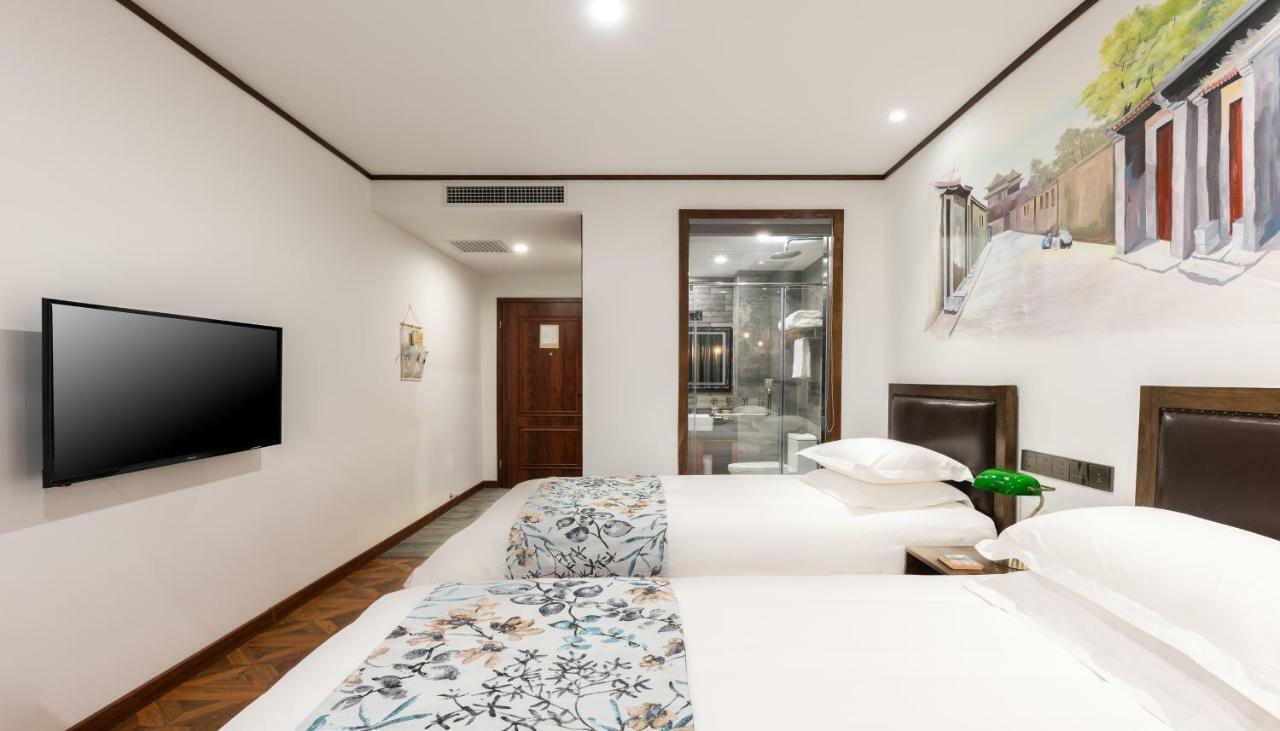 Nostalgia Hotel Near Prince Gong'S Mansion- Beihai Park, Tian'Anmen Square, Nanluoguxiang Hutong, Huguosi Hutong Snack Street, 5 Minutes Walk Away From Ping'Anli Subway Station, Free Ice Cream And Laundry Service,English Communication Well Beijing Exterior photo