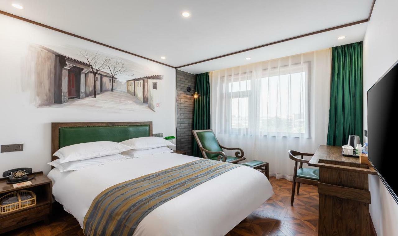 Nostalgia Hotel Near Prince Gong'S Mansion- Beihai Park, Tian'Anmen Square, Nanluoguxiang Hutong, Huguosi Hutong Snack Street, 5 Minutes Walk Away From Ping'Anli Subway Station, Free Ice Cream And Laundry Service,English Communication Well Beijing Exterior photo