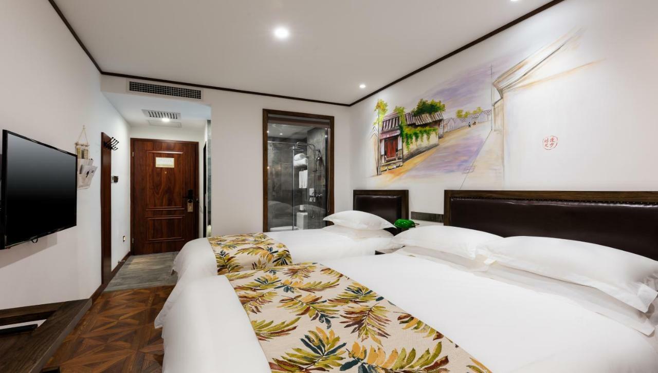 Nostalgia Hotel Near Prince Gong'S Mansion- Beihai Park, Tian'Anmen Square, Nanluoguxiang Hutong, Huguosi Hutong Snack Street, 5 Minutes Walk Away From Ping'Anli Subway Station, Free Ice Cream And Laundry Service,English Communication Well Beijing Exterior photo